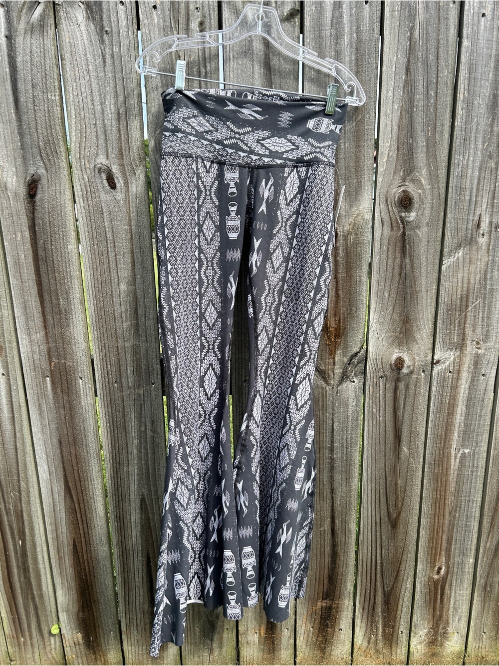 Teeki Black and Gray Patterned Flare Pants
Rare pattern.